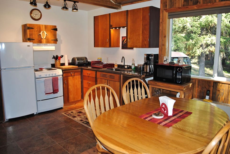 Looking in to the kitchen from the front door.