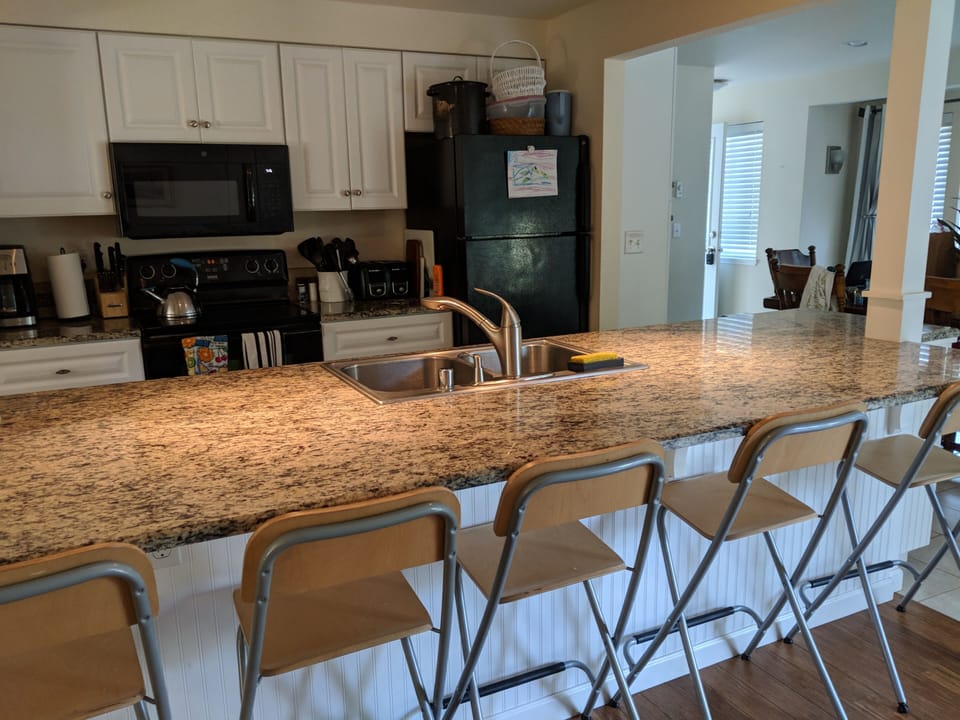 Breakfast and lunch bar