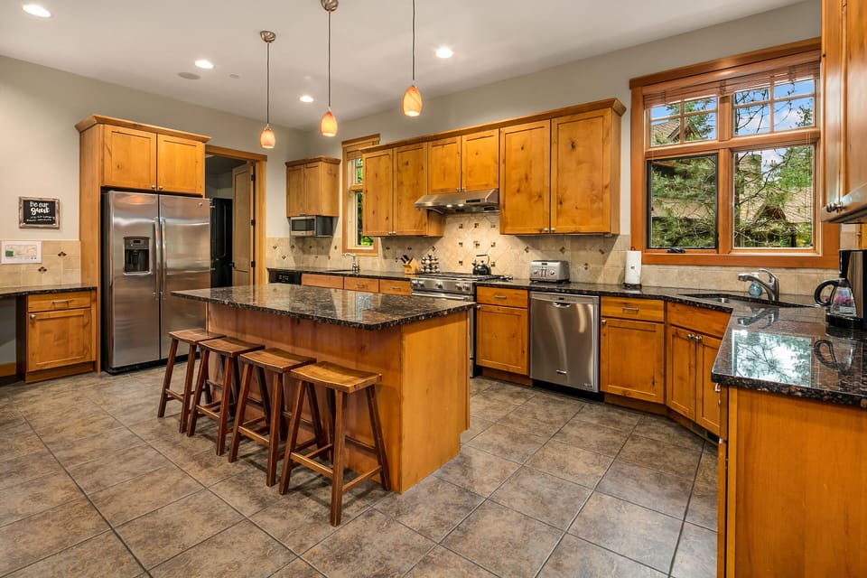 Mountainstar Lodge - Fully stocked Chef's Kitchen.