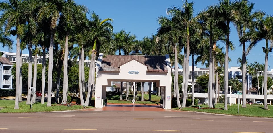 Entrance to Isla Key shows off the beautifully maintained grounds!