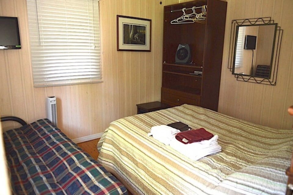 One double bed and one futon