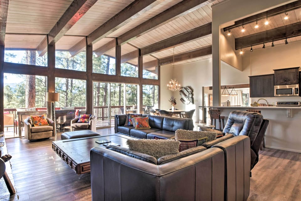 Living Room | Central Heating | Free WiFi | 1st Floor