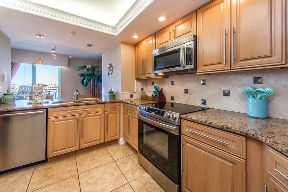 Granite Counter Tops and Stainless Appliances