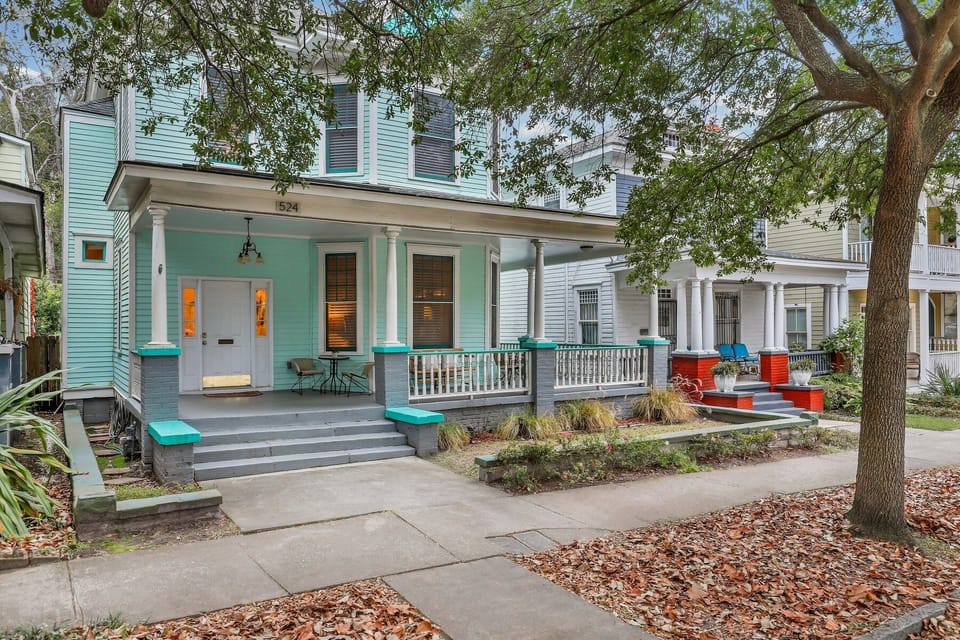 Clean, bright and beautiful old Savannah Victorian house
