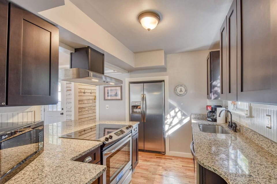 The kitchen offers plenty of space to store and prepare all of your food.