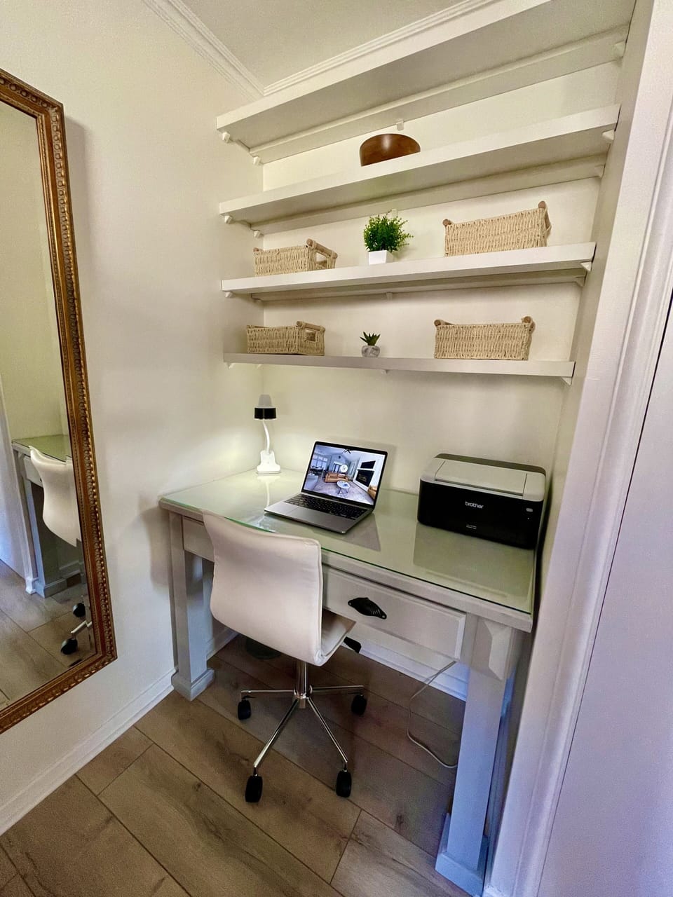2nd desk area with available laser printer.
Located in bedroom #3.