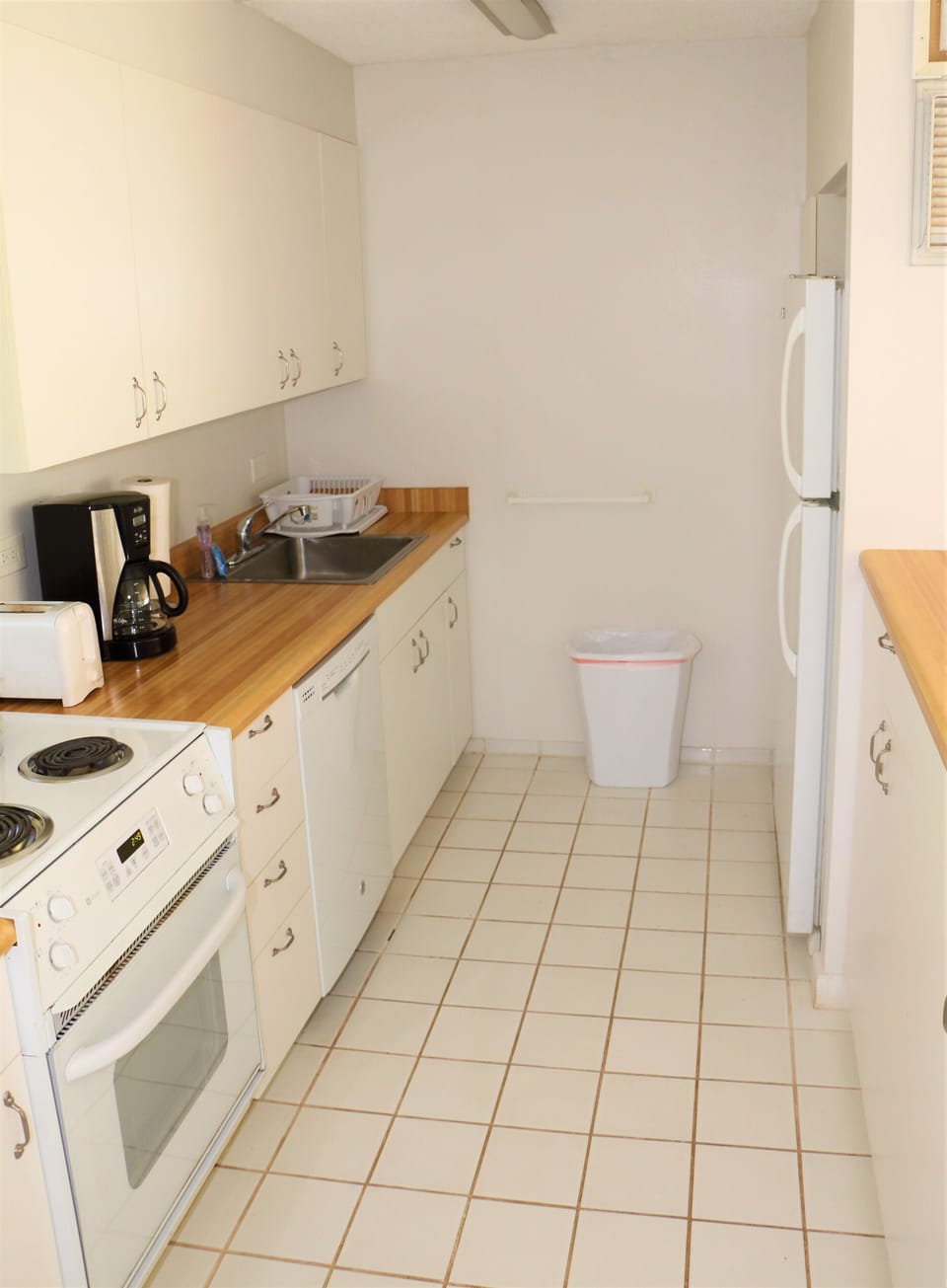 Full kitchen with Dishwasher
