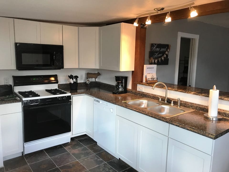 Open kitchen with lots of storage and everything you need to cook at home.
