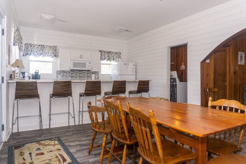 Spacious Dining Area