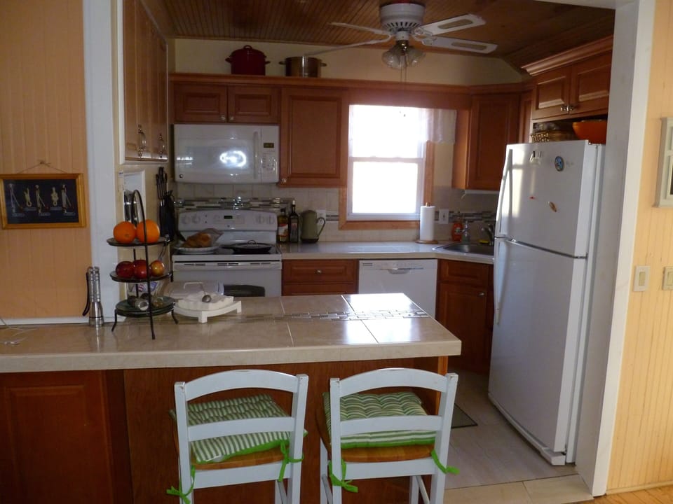 kitchen with all amenities