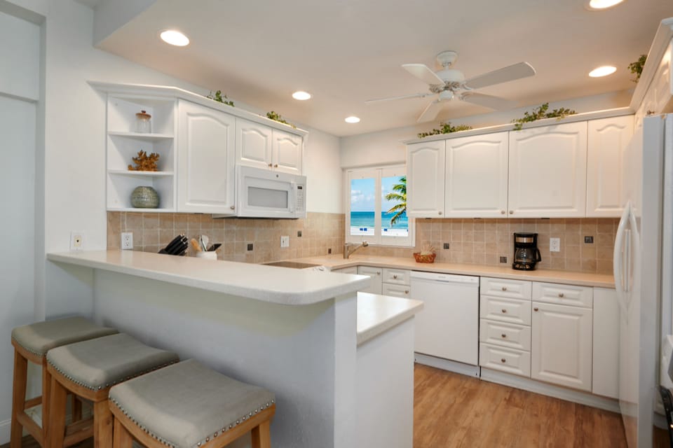 Kitchen with Breakfast Bar