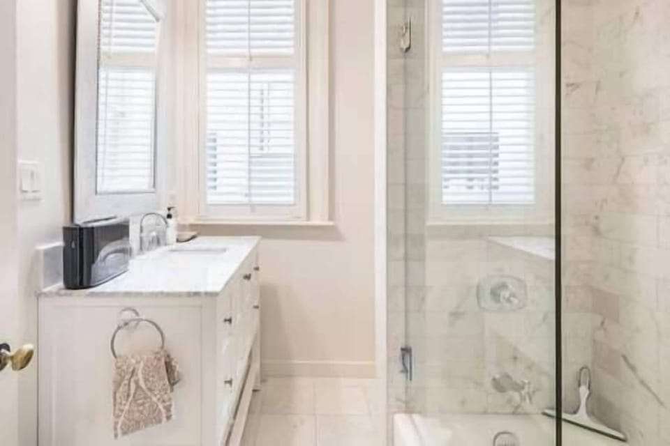 Tub shower sink toilet