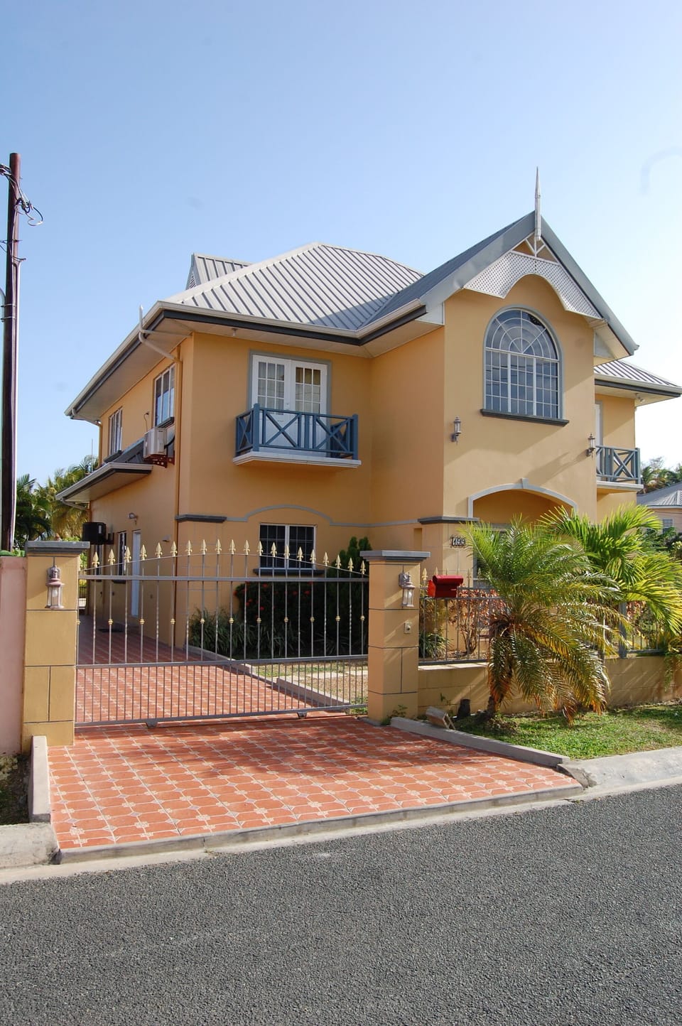 Villa Driveway and Parking
