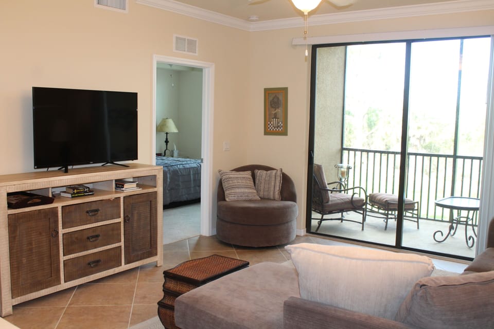 Family room to lanai