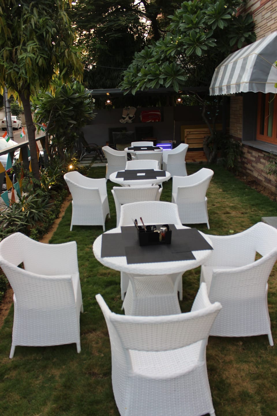 GARDEN SEATING AREA