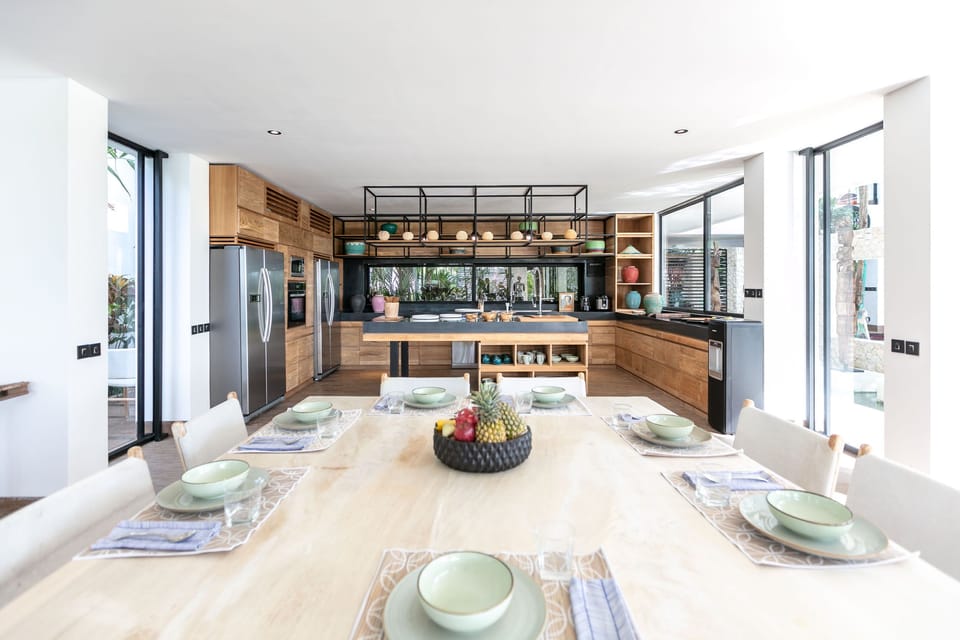 Top of the range dine-in kitchen. Private chef available on request.