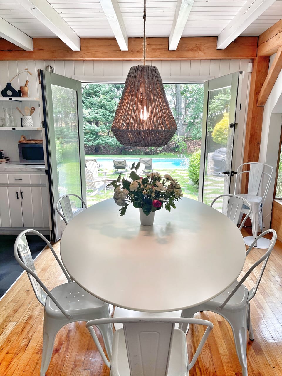 Dining room.
