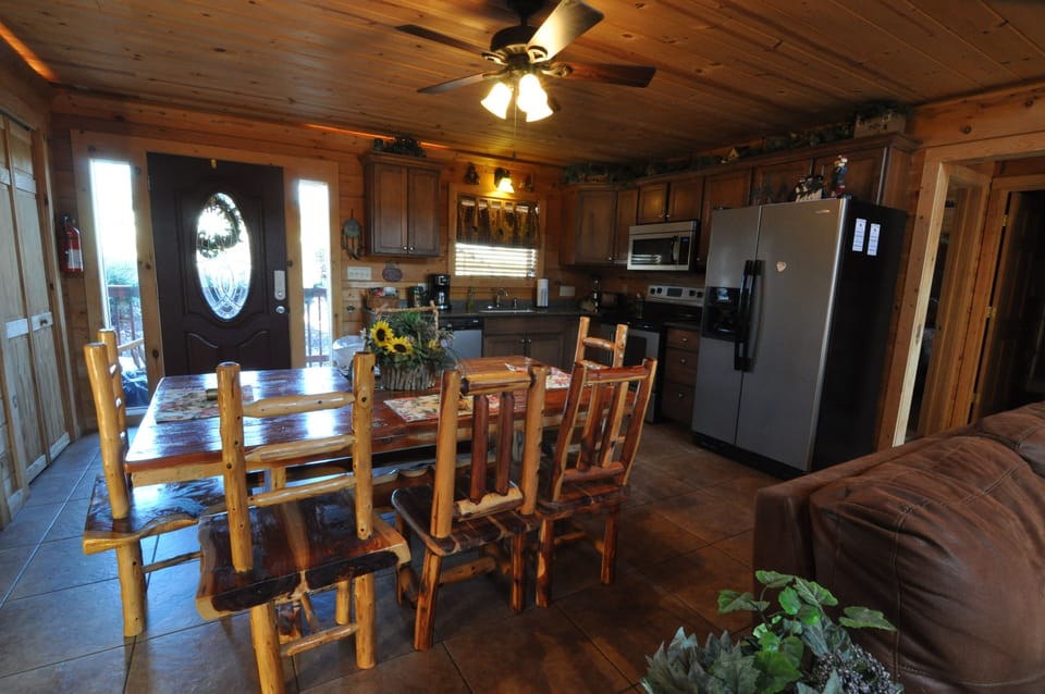 Dining/kitchen 