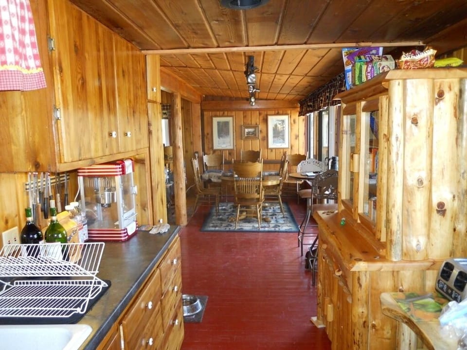Kitchen and dining area.
