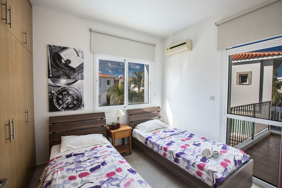Bedroom 3 with two single beds and balcony