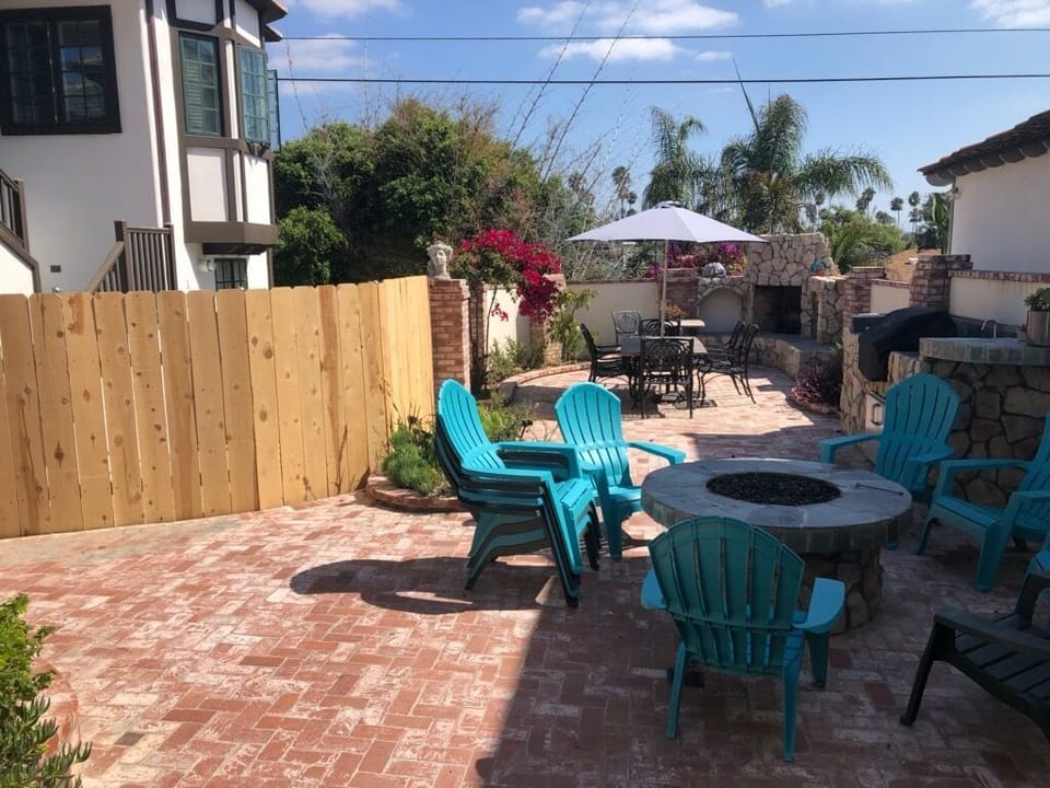 Backyard gas fire pit & patio dining area.