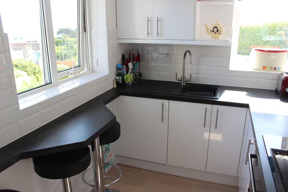 Kitchen Breakfast Bar