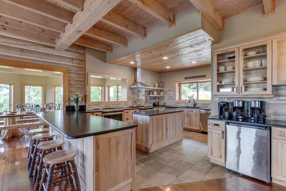 Tanglewood Mountain Lodge Kitchen Area