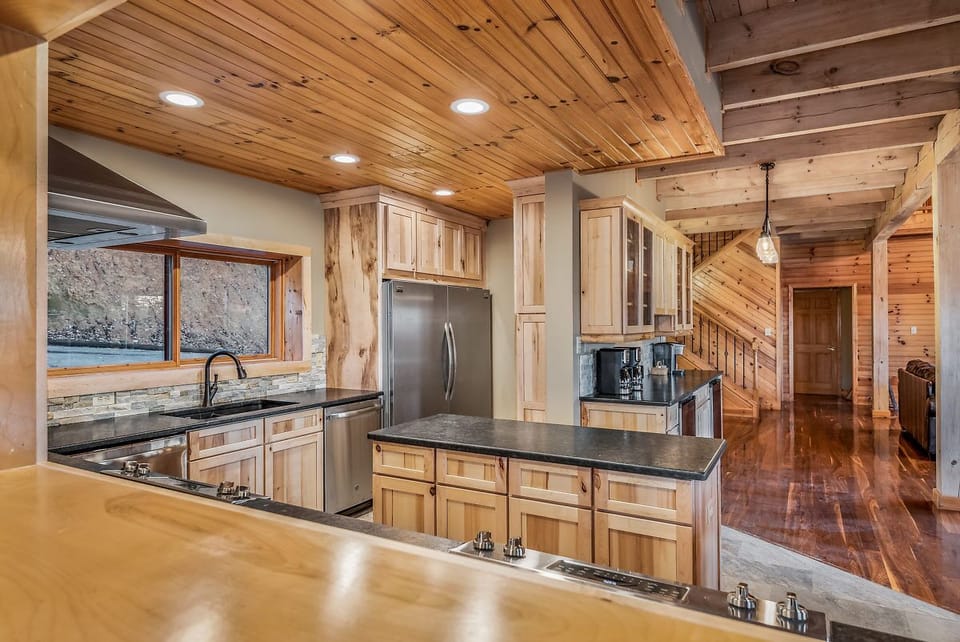 Tanglewood Mountain Lodge Kitchen