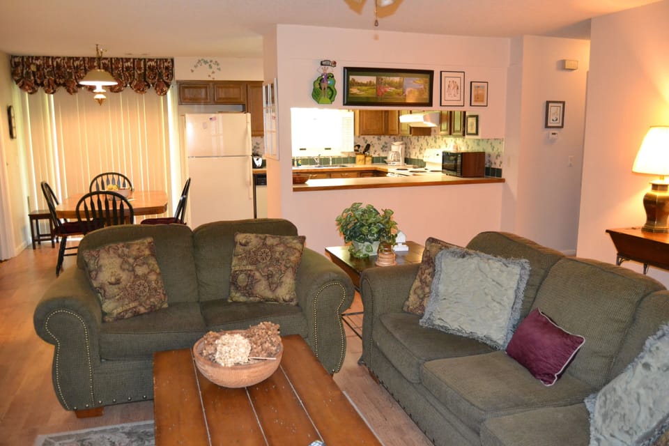 90SantWy-Living Room (2)
