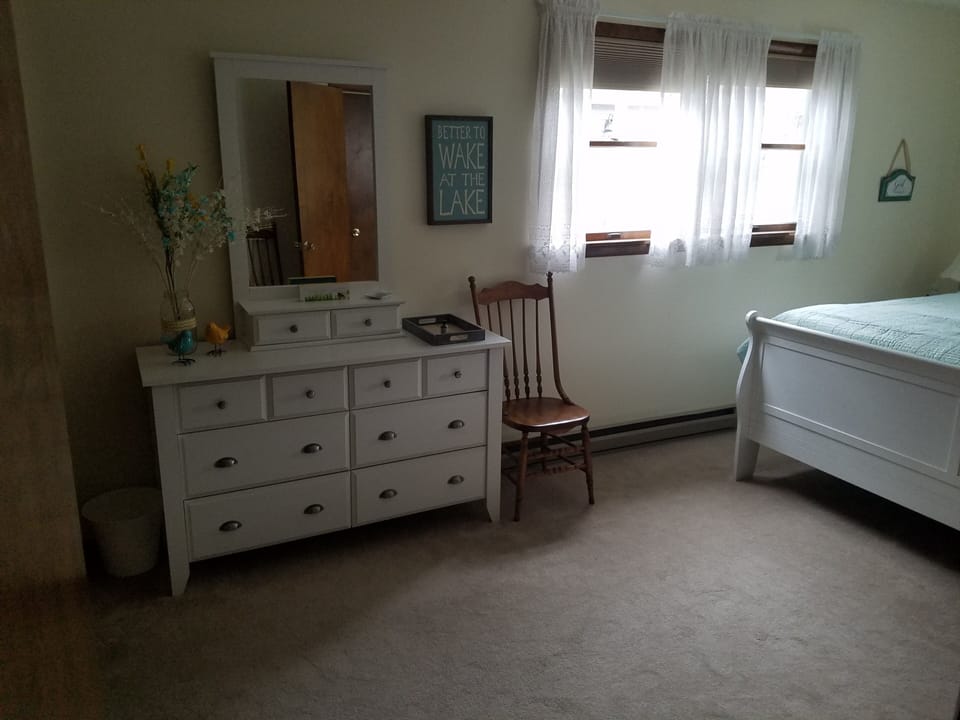 Master Bedroom (1st floor) - King