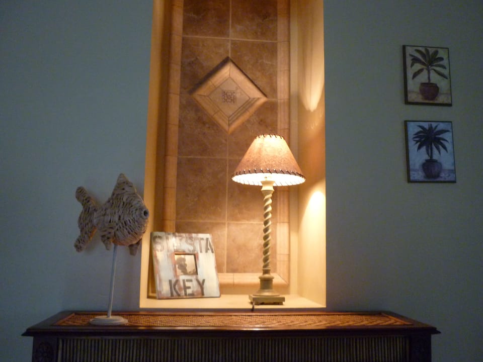 Tiled Alcove Feature