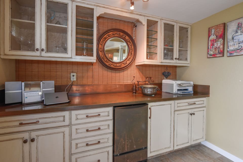 Bar area with plenty of glassware