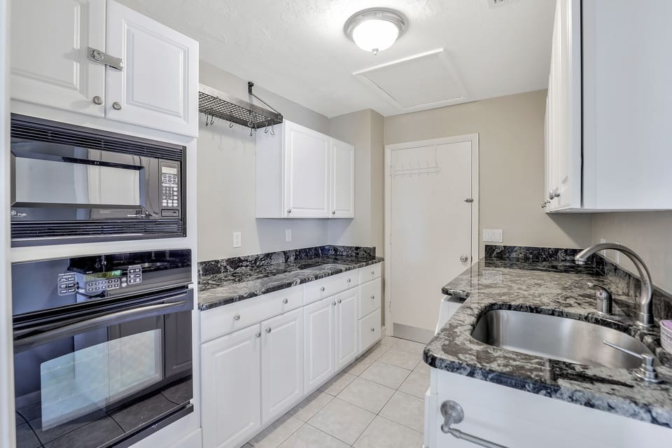 Additional space next to the kitchen. 