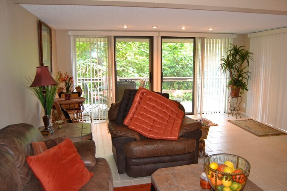 169CordLn-Living Area v3