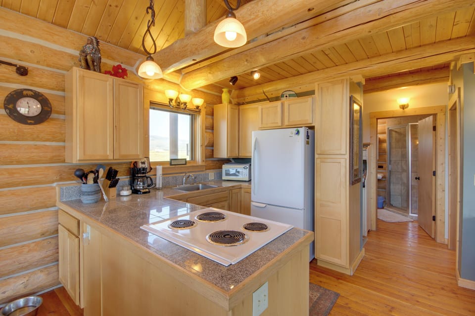 Kitchen | Toaster | Trash Bags & Paper Towels