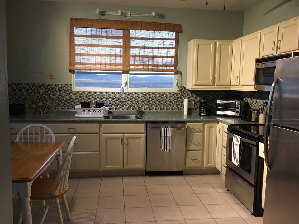 2nd Level - Fully stocked kitchen