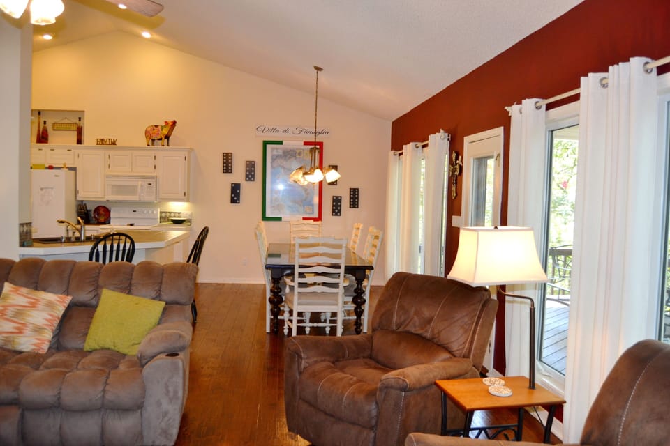 9SalvLn-Living Area (5)