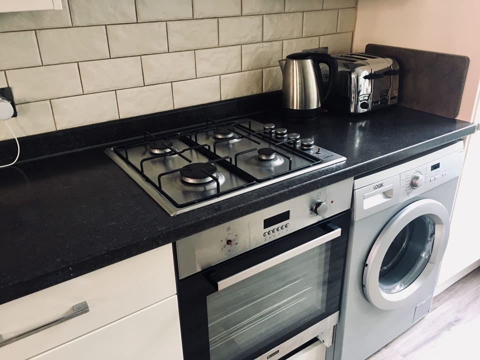 Kitchen with dishwasher and washing machine 