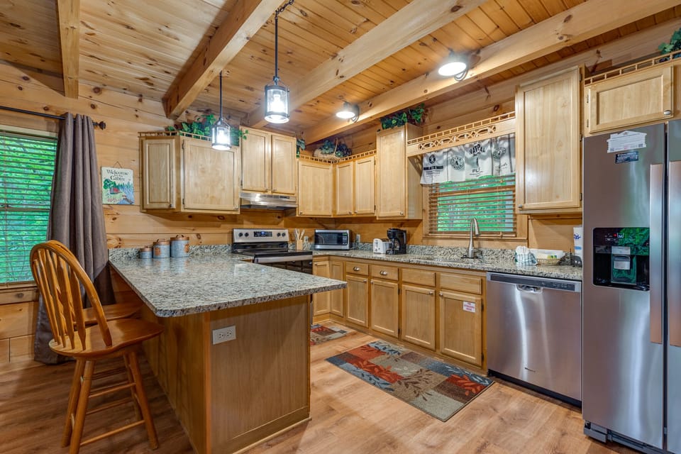 Full Kitchen - Breakfast Bar Seating for Two