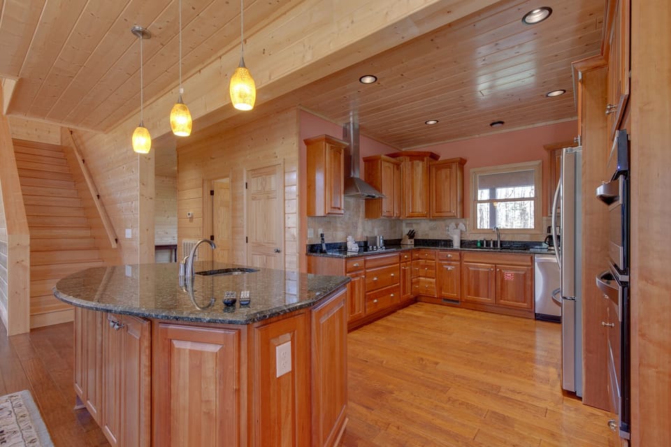 Fully Equipped Kitchen with Stainless Steel Appliances
