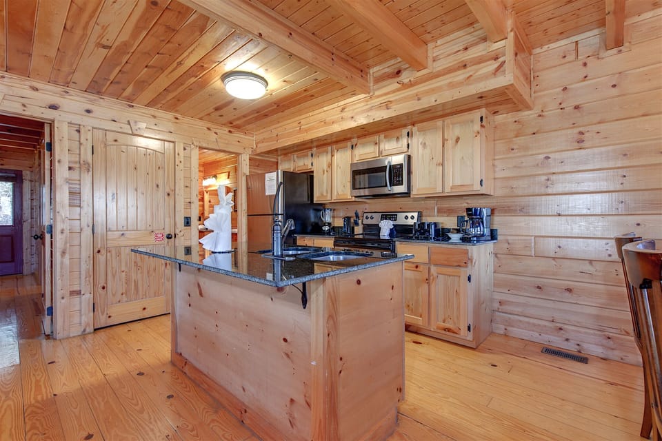 Fully Equipped Kitchen with Stainless Steel Appliance