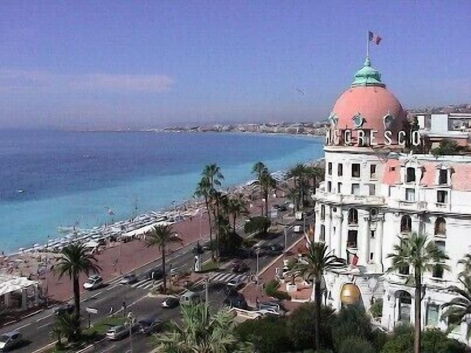 The famous Negresco Hotel, three minutes walk from the house 