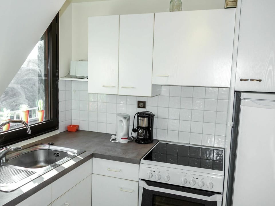 Kitchen Sink, Cabinetry, Property, Sink, Countertop, Kitchen Stove, Building, Kitchen Appliance, Tap, Kitchen