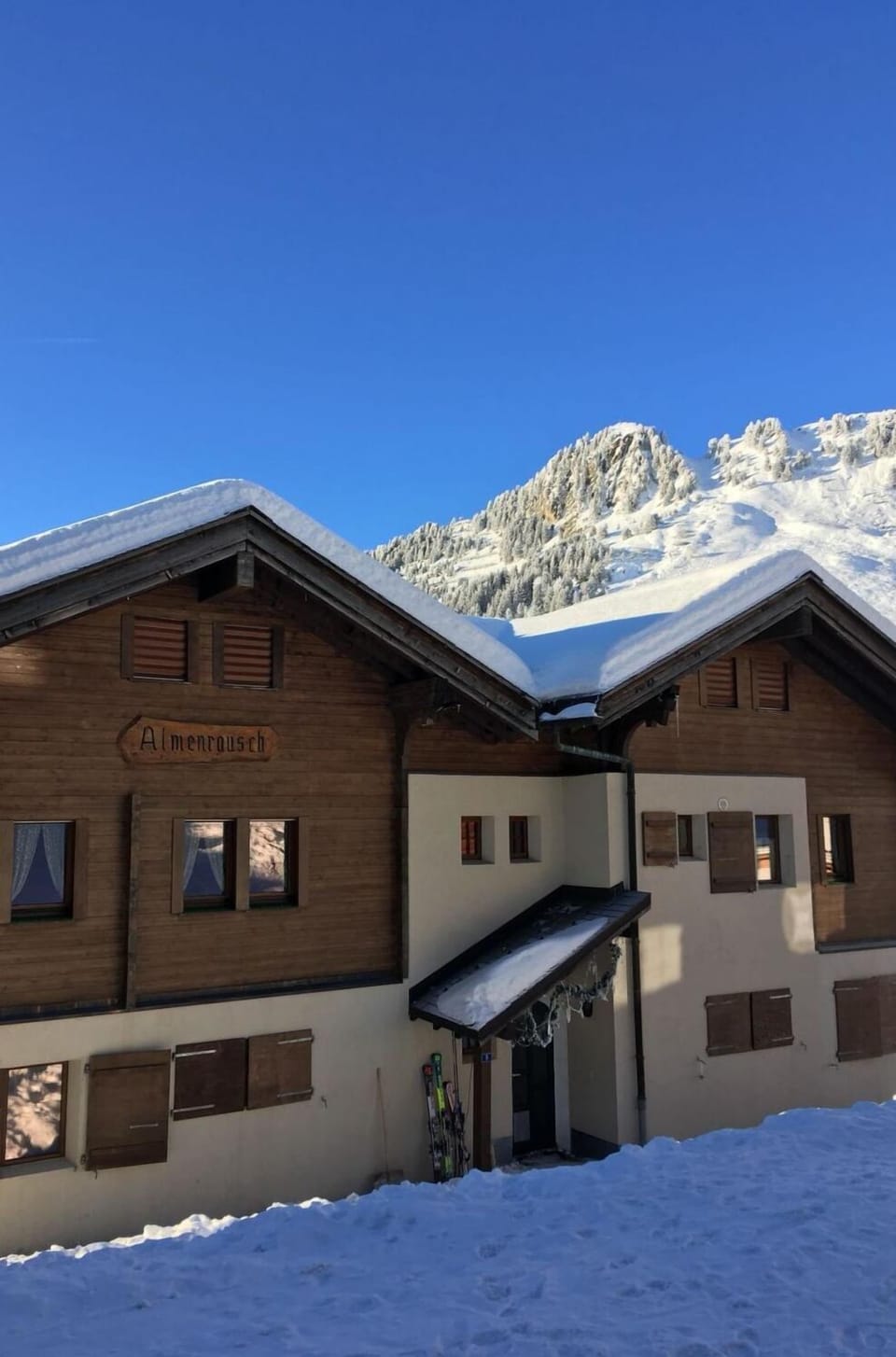 Sky, Building, Snow, Window, Mountain, Azure, Blue, House, Slope, Residential Area