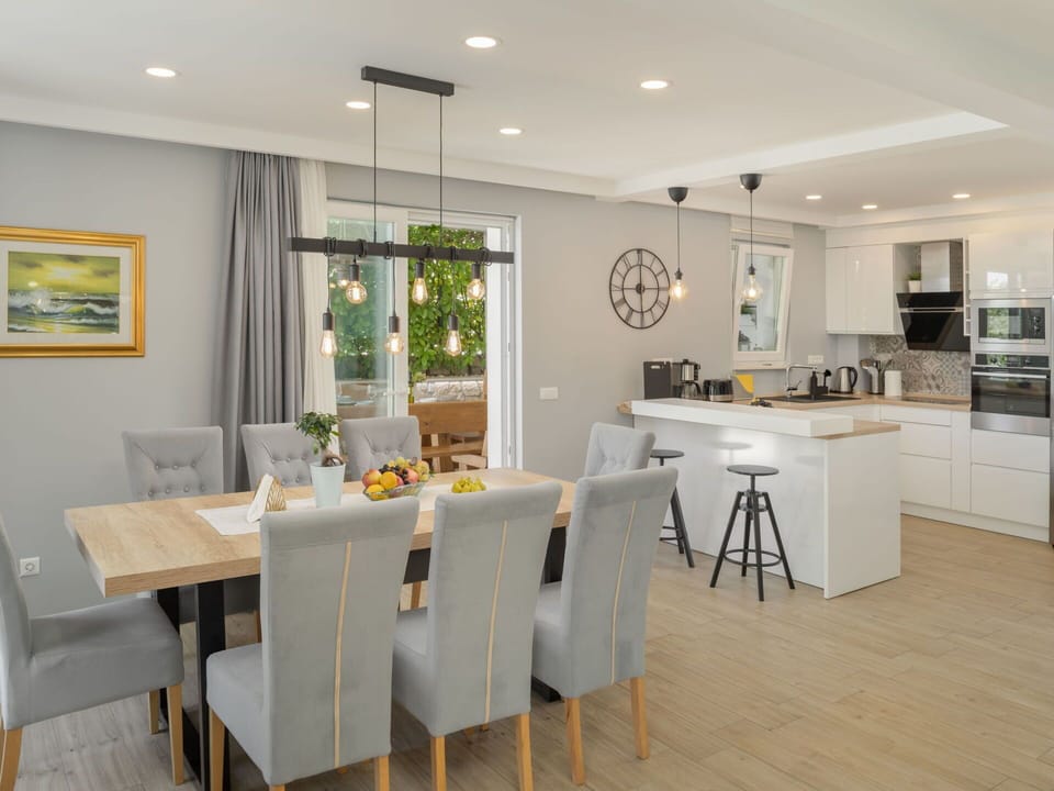 Table, Furniture, Property, Building, Chair, Countertop, Wood, Kitchen & Dining Room Table, Lighting, Couch