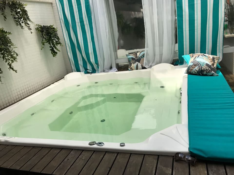Indoor spa tub