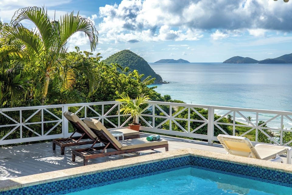 The lush foliage offers privacy & those tropical vibes
