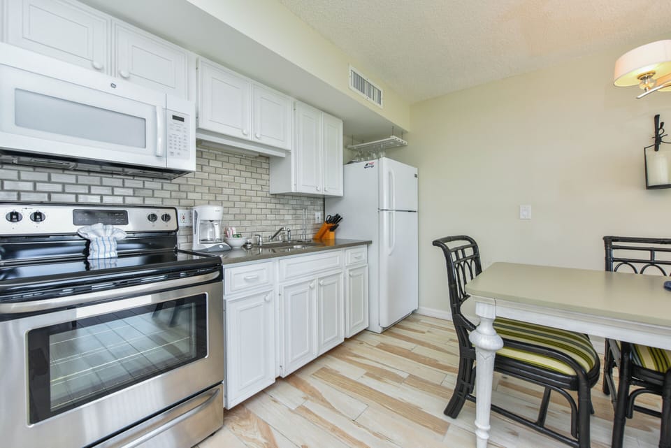 Updated kitchen - quartz countertop and backsplash