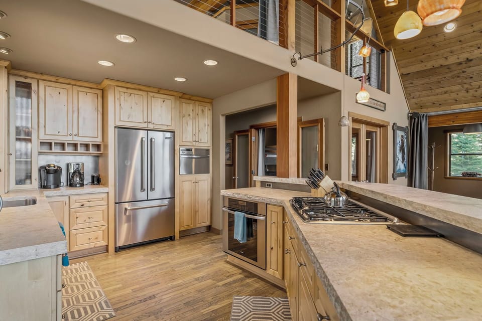 Kitchen: Falcon's Eye View Retreat