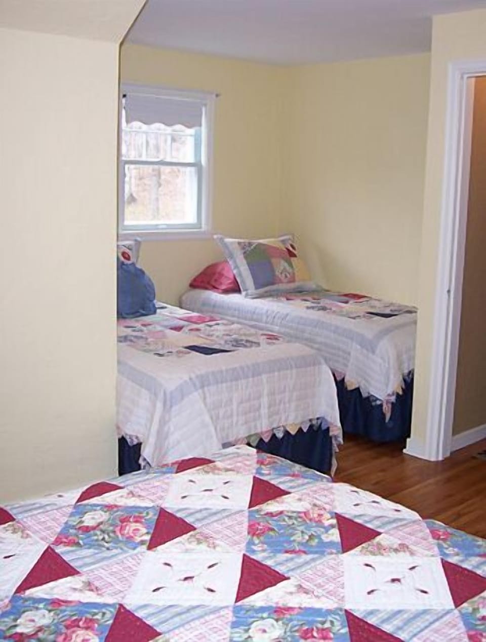 Comfortable, cozy and cute - perfect for family and friends.